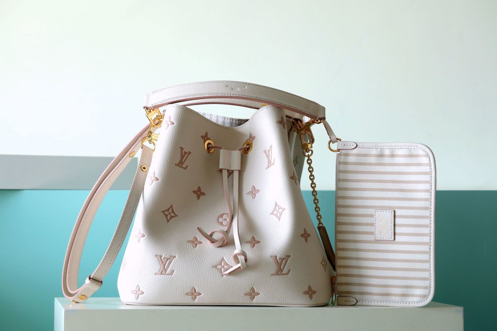 NÉONOÉ Medium Bucket Bag in Monogram Empreinte Leather – Full Leather Embossed Floral