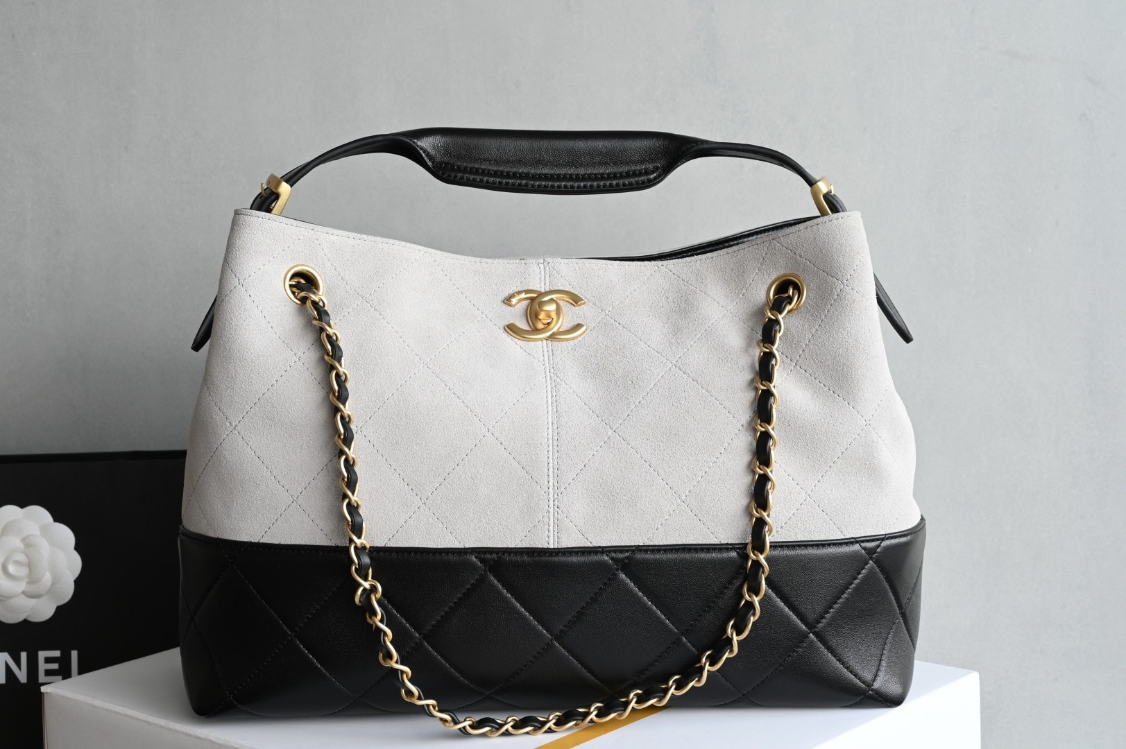 Chanel 25A Suede Hobo Bag – Grey